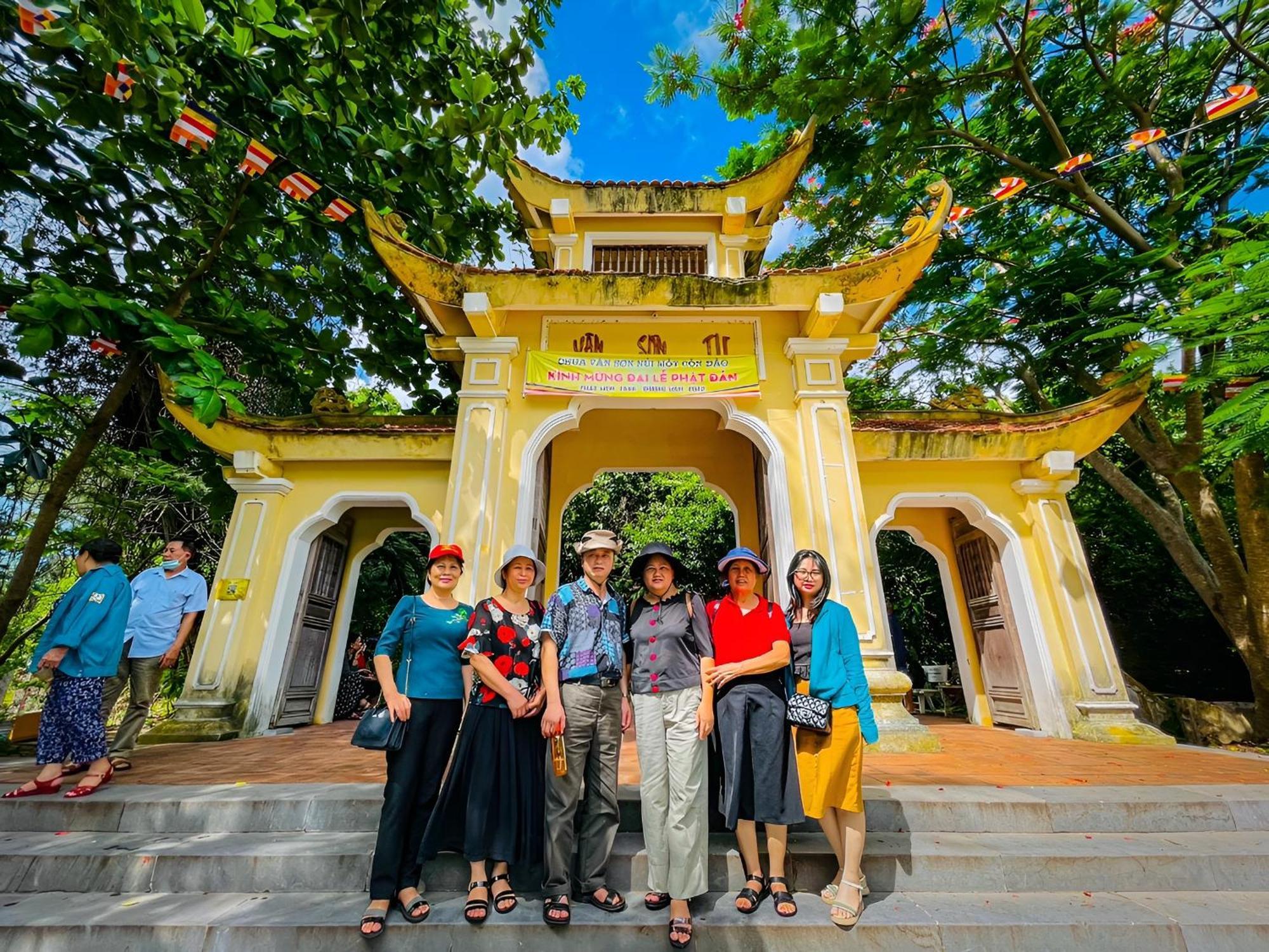 Duy Canh Homestay Chi Khu Co Ong Esterno foto